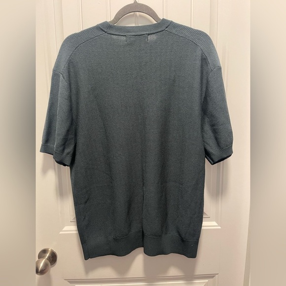 WAO
Size Large 
NWT 
Textured Knit Tee In Green - Picture 2 of 3
